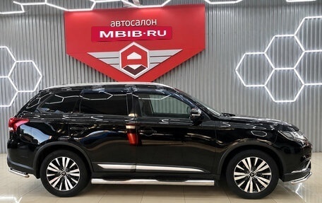 Mitsubishi Outlander III рестайлинг 3, 2019 год, 2 350 000 рублей, 4 фотография
