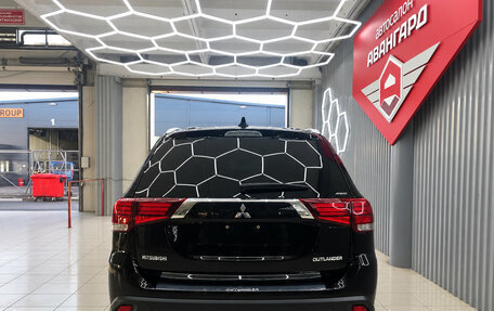 Mitsubishi Outlander III рестайлинг 3, 2019 год, 2 350 000 рублей, 9 фотография