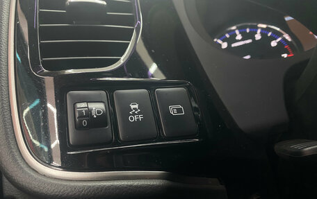 Mitsubishi Outlander III рестайлинг 3, 2019 год, 2 350 000 рублей, 21 фотография