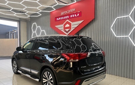 Mitsubishi Outlander III рестайлинг 3, 2019 год, 2 350 000 рублей, 8 фотография