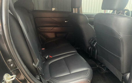 Mitsubishi Outlander III рестайлинг 3, 2019 год, 2 350 000 рублей, 24 фотография