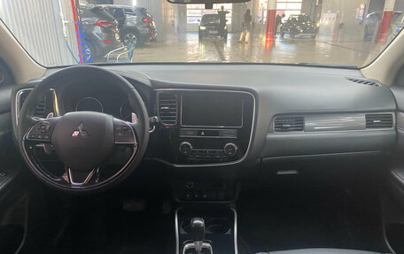 Mitsubishi Outlander III рестайлинг 3, 2019 год, 2 350 000 рублей, 26 фотография