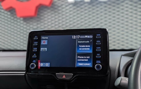 Toyota Yaris Cross, 2020 год, 1 850 000 рублей, 21 фотография