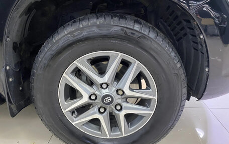 Toyota Land Cruiser 200, 2010 год, 3 100 000 рублей, 17 фотография