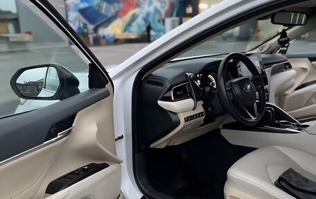 Toyota Camry, 2021 год, 4 900 000 рублей, 10 фотография