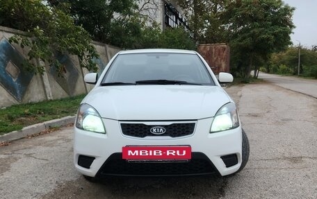 KIA Rio II, 2011 год, 666 666 рублей, 2 фотография