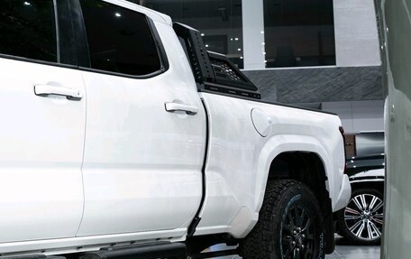 Toyota Tacoma, 2024 год, 7 000 000 рублей, 4 фотография