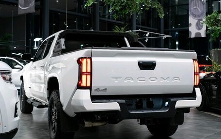 Toyota Tacoma, 2024 год, 7 000 000 рублей, 5 фотография
