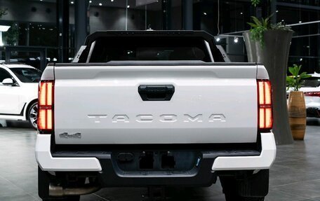 Toyota Tacoma, 2024 год, 7 000 000 рублей, 6 фотография