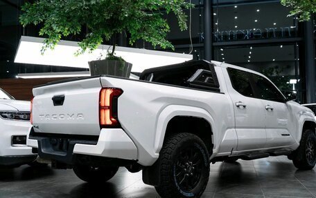 Toyota Tacoma, 2024 год, 7 000 000 рублей, 8 фотография