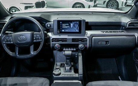 Toyota Tacoma, 2024 год, 7 000 000 рублей, 16 фотография