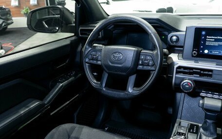 Toyota Tacoma, 2024 год, 7 000 000 рублей, 17 фотография