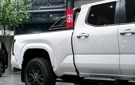 Toyota Tacoma, 2024 год, 7 000 000 рублей, 10 фотография