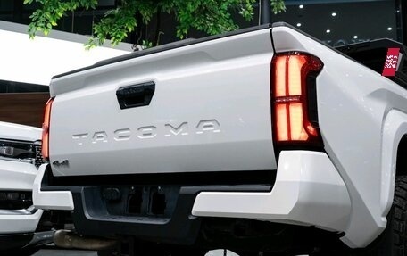 Toyota Tacoma, 2024 год, 7 000 000 рублей, 9 фотография