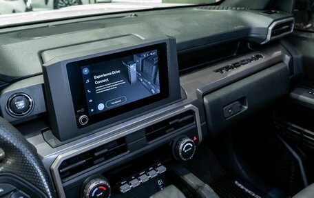 Toyota Tacoma, 2024 год, 7 000 000 рублей, 26 фотография