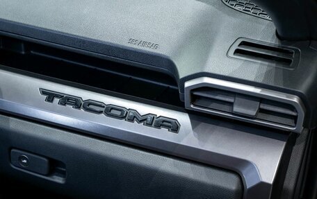 Toyota Tacoma, 2024 год, 7 000 000 рублей, 27 фотография
