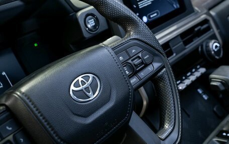 Toyota Tacoma, 2024 год, 7 000 000 рублей, 24 фотография