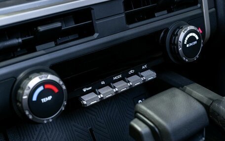 Toyota Tacoma, 2024 год, 7 000 000 рублей, 28 фотография