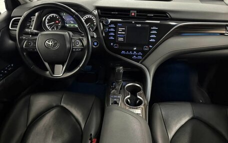 Toyota Camry, 2019 год, 2 600 000 рублей, 17 фотография