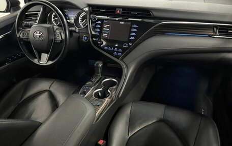 Toyota Camry, 2019 год, 2 600 000 рублей, 16 фотография