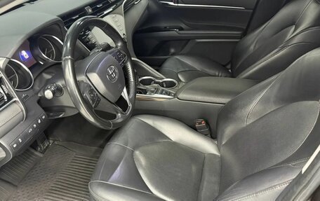 Toyota Camry, 2019 год, 2 600 000 рублей, 18 фотография