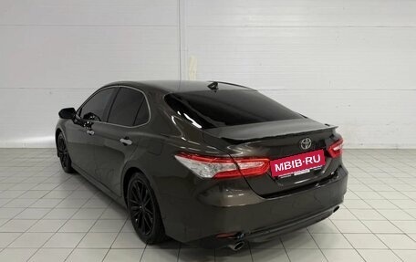 Toyota Camry, 2019 год, 2 600 000 рублей, 8 фотография