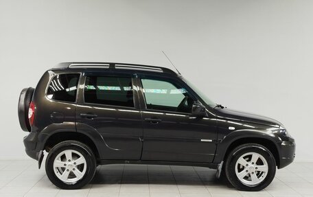Chevrolet Niva I рестайлинг, 2017 год, 810 000 рублей, 4 фотография