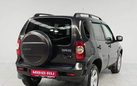 Chevrolet Niva I рестайлинг, 2017 год, 810 000 рублей, 5 фотография