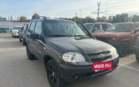 Chevrolet Niva I рестайлинг, 2017 год, 575 000 рублей, 2 фотография