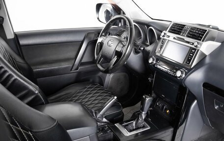 Toyota Land Cruiser Prado 150 рестайлинг 2, 2016 год, 3 199 000 рублей, 11 фотография