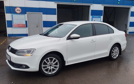 Volkswagen Jetta VI, 2011 год, 660 000 рублей, 2 фотография