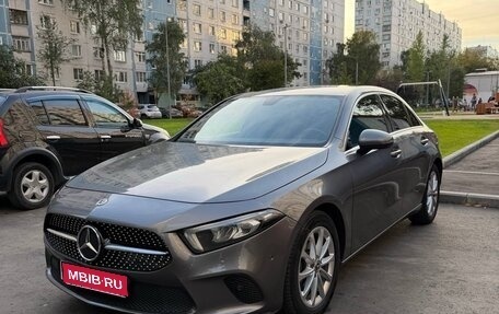 Mercedes-Benz A-Класс, 2019 год, 1 950 000 рублей, 1 фотография