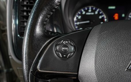 Mitsubishi Outlander III рестайлинг 3, 2015 год, 1 799 000 рублей, 16 фотография