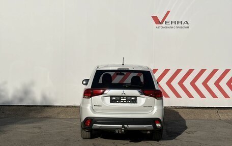 Mitsubishi Outlander III рестайлинг 3, 2016 год, 1 850 000 рублей, 4 фотография