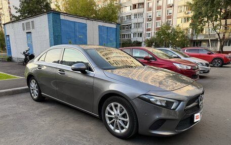 Mercedes-Benz A-Класс, 2019 год, 1 950 000 рублей, 4 фотография