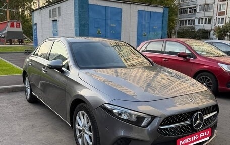 Mercedes-Benz A-Класс, 2019 год, 1 950 000 рублей, 2 фотография