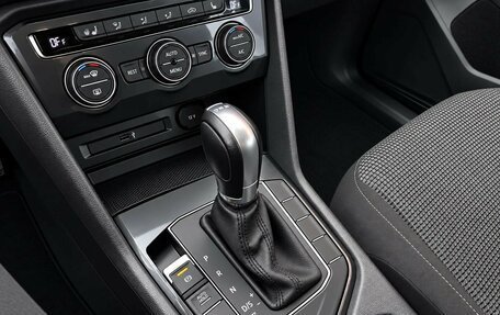 Volkswagen Tiguan II, 2018 год, 2 050 000 рублей, 15 фотография