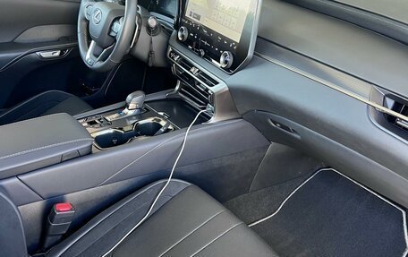 Lexus RX IV рестайлинг, 2024 год, 6 500 000 рублей, 6 фотография