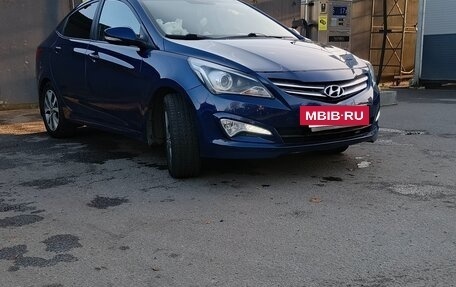 Hyundai Solaris II рестайлинг, 2015 год, 800 000 рублей, 2 фотография