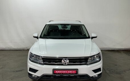 Volkswagen Tiguan II, 2017 год, 2 375 000 рублей, 2 фотография