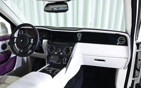 Rolls-Royce Cullinan, 2024 год, 49 900 000 рублей, 7 фотография