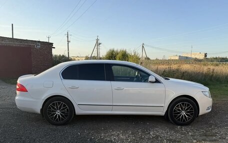 Skoda Superb III рестайлинг, 2012 год, 880 000 рублей, 7 фотография