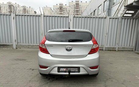 Hyundai Solaris II рестайлинг, 2013 год, 690 000 рублей, 5 фотография