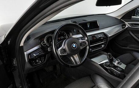 BMW 5 серия, 2018 год, 2 999 000 рублей, 10 фотография