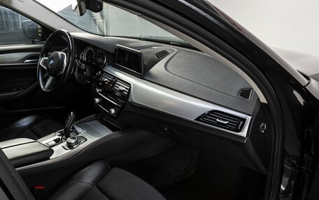 BMW 5 серия, 2018 год, 2 999 000 рублей, 15 фотография
