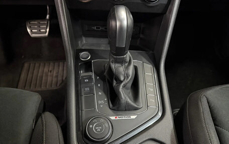 Volkswagen Tiguan II, 2020 год, 2 723 000 рублей, 21 фотография