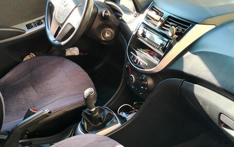 Hyundai Solaris II рестайлинг, 2013 год, 650 000 рублей, 5 фотография