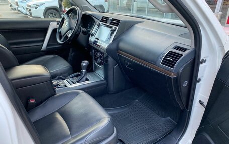Toyota Land Cruiser Prado 150 рестайлинг 2, 2020 год, 4 850 000 рублей, 14 фотография