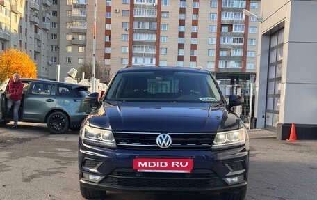 Volkswagen Tiguan II, 2017 год, 2 299 000 рублей, 2 фотография