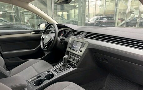 Volkswagen Passat B8 рестайлинг, 2017 год, 1 769 000 рублей, 10 фотография
